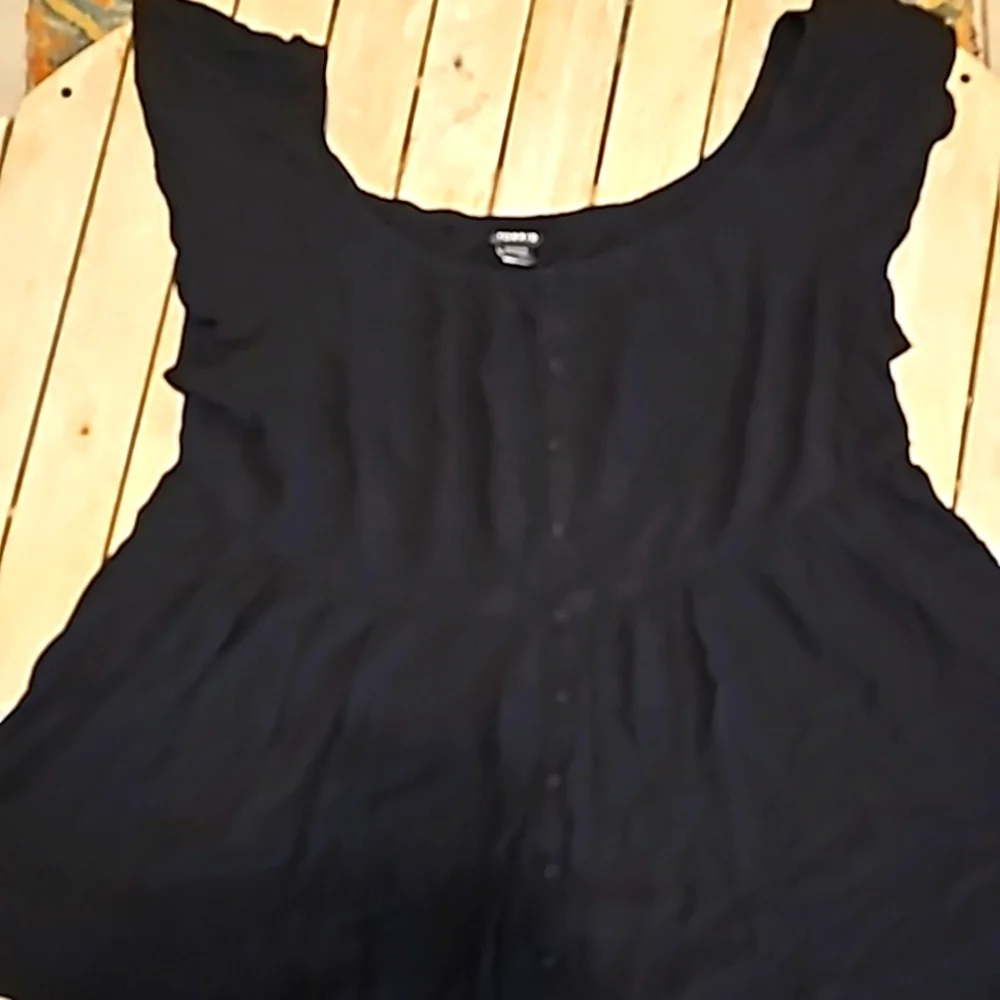 Torrid 3xl Black Tank with buttons - Picture 2 of 4